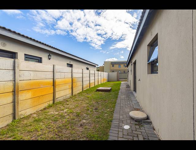 3 BEDROOM FREEHOLD FOR SALE IN PARKLANDS